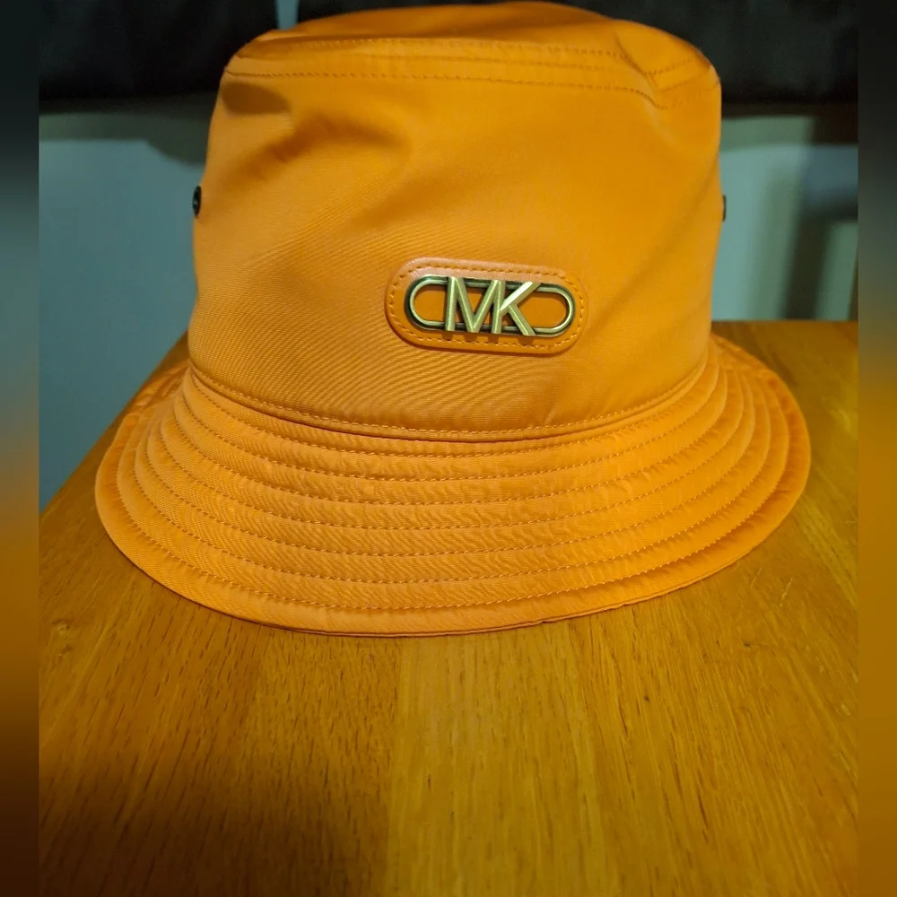 Host Pick Michael Kors Woven Bucket Hat - Picture 1 of 12